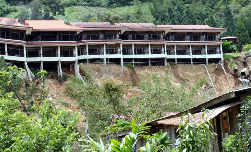 GELINCIRAN TANAH DI KUNDASANG