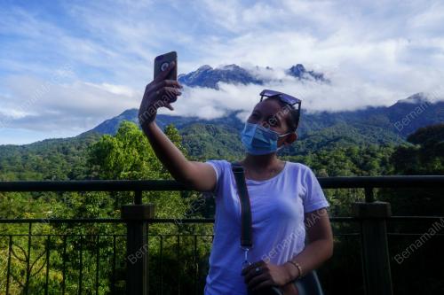 PEMBUKAAN GUNUNG KINABALU