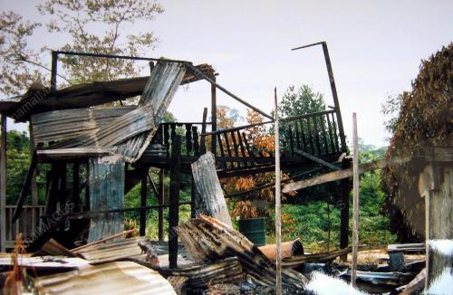 RUMAH DI BAKAR