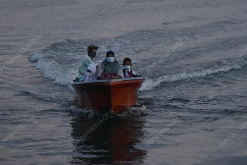 MURID SEKOLAH KAMPUNG AIR
