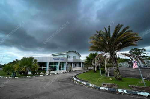 RIBUT PETIR DAN HUJAN LEBAT