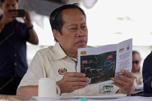 DATUK SERI DR AHMAD MASLAN