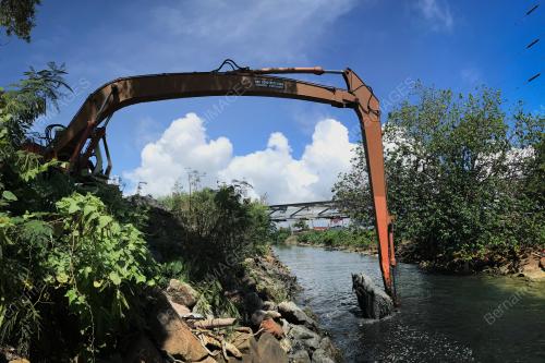 KERJA MENDALAMKAN MUARA SUNGAI