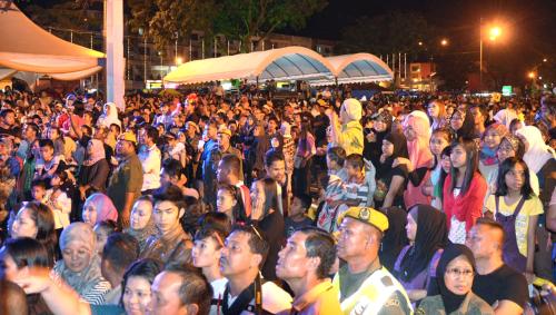 SB05_12022012_FESTIVAL