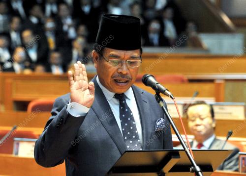 SB05_13062013_ANGKAT_SUMPAH