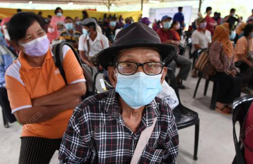 SUNTIKAN VAKSIN PENDUDUK KAMPUNG TAMBUNAN