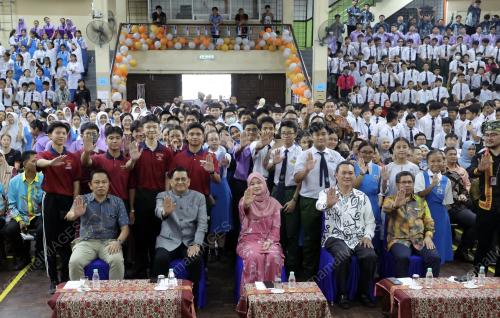 FADHLINA SIDEK