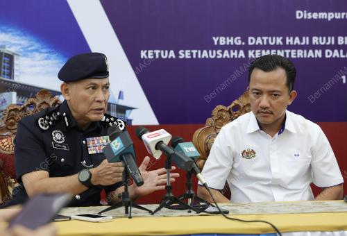 TAN SRI ACRYL SANI ABDULLAH SANI