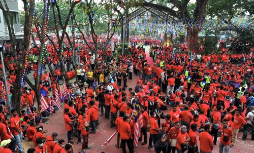 SB05_16092015_BAJU_MERAH
