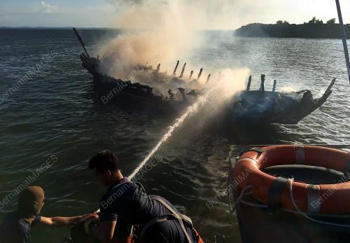 SB05_16122015_KAPAL_TERBAKAR