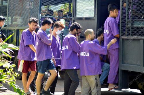 23 MCO VIOLATERS REMANDED