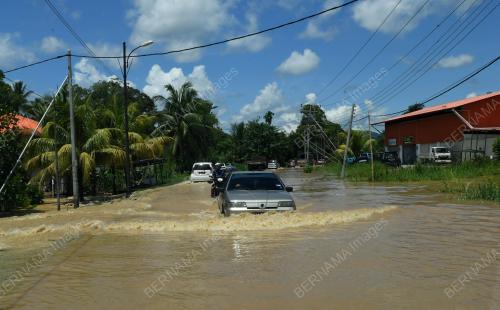 SB05_17052021_BANJIR_KILAT