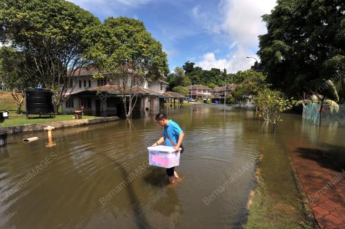 BANJIR LANDA UMSKAL