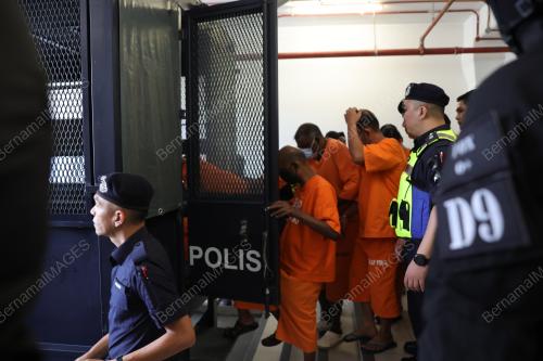 10 INDIVIDU DI TAHAN