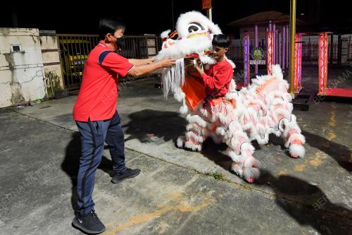 TARIAN SINGA