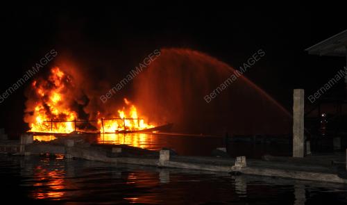 KAPAL NELAYAN TERBAKAR DI KUDAT