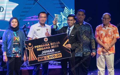 MOHD AZHARI MOHAMMAD