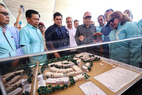 DATUK SERI HAJIJI NOOR