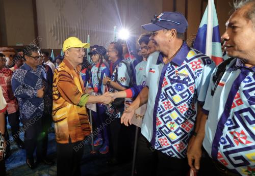 DATUK SERI HAJIJI NOOR BERSAMA KONTINJEN SUKMA SABAH