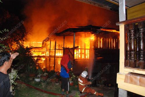 RUMAH SETINGGAN TERBAKAR
