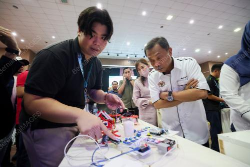 DATUK MOHAMMAD YUSOF APDAL
