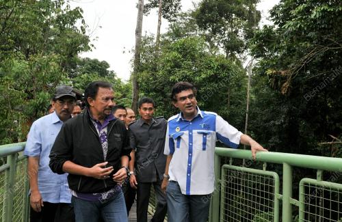 SB06_03032012_SULTAN_BRUNEI
