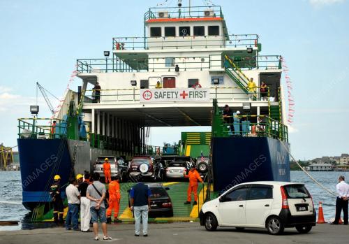 SB06_04092012_FERRY