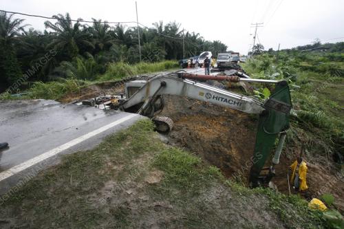 JALAN RUNTUH