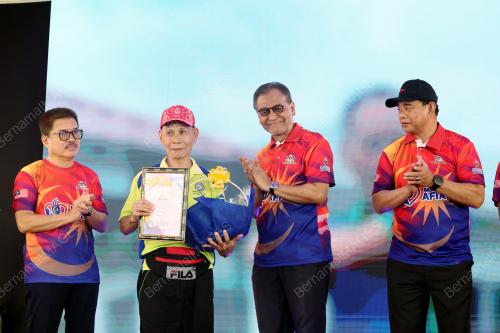 DATUK SERI DR. DZULKEFLY AHMAD