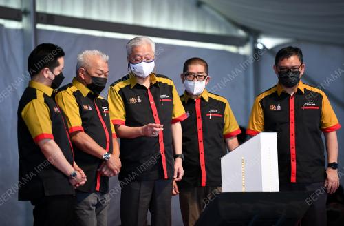 DATUK SERI ISMAIL SABRI YAAKOB