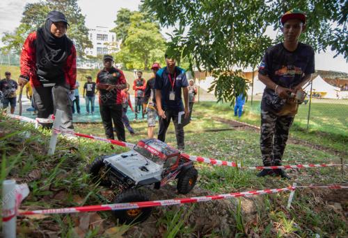 RC CRAWLER 4X4 LABUAN