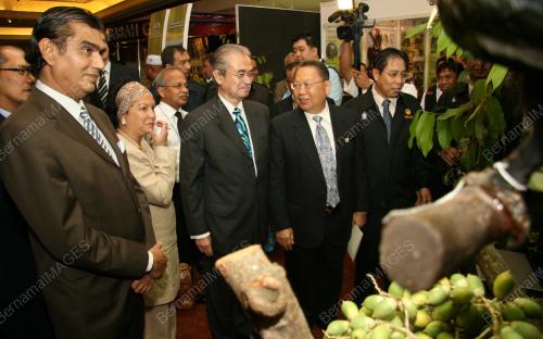 TUN ABDULLAH AHMAD BADAWI