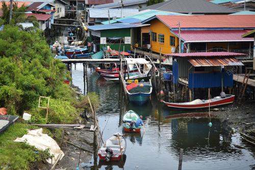 KAMPUNG RANCHA-RANCHA LAUT LABUAN