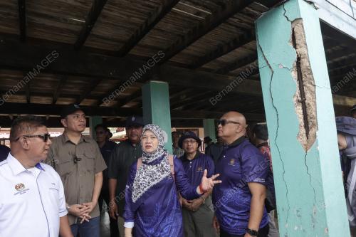 FADHLINA SIDEK