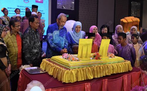 SB06_10102019_POTONG_KEK