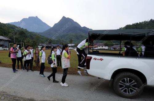 PELAJAR SMK NARINANG KEMBALI SEKOLAH