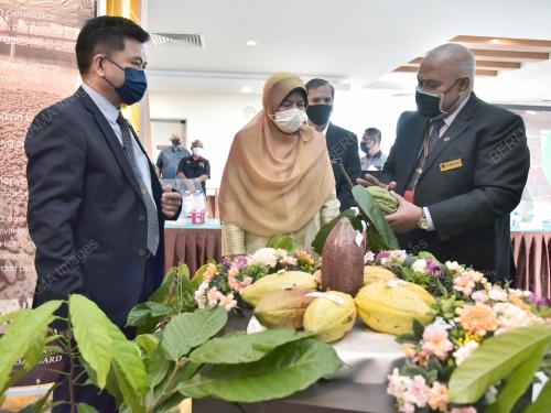 DATUK HAJIJI NOOR
