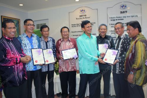 SB06_12022012_RAJA_NONG