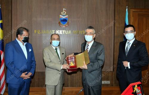 DATUK HAJIJI NOOR