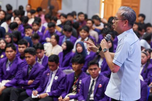 DATUK FAHMI FADZIL