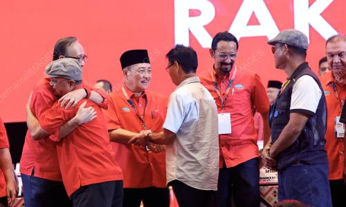 DATUK SERI HAJIJI NOOR
