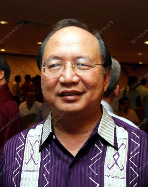 BERNARD DOMPOK
