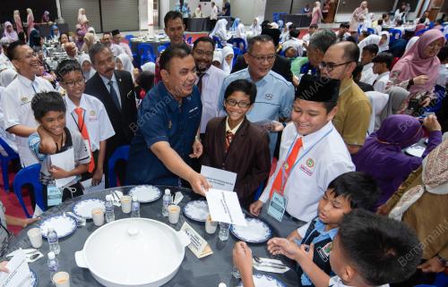 DATUK AZMAN ABIDIN