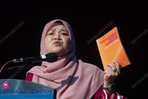 FADHLINA SIDEK