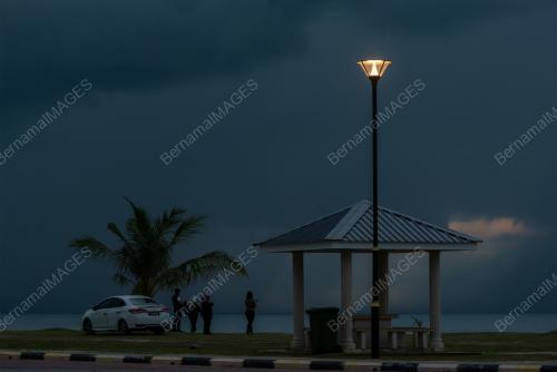TINJAUAN CUACA MONSUN BARAT DAYA