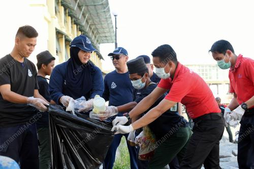 SB06_26072019_POLIS_SAMPAH