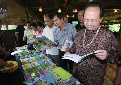 TAN SRI BERNARD DOMPOK