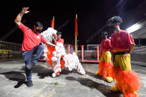 TARIAN SINGA