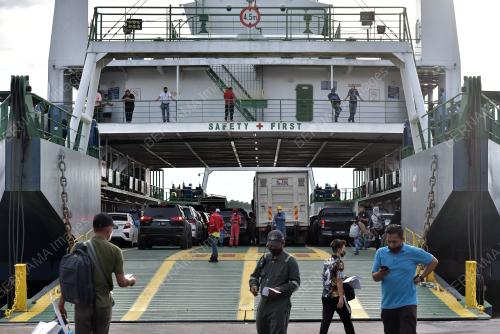 TERMINAL FERI SESAK MUSIM CUTI