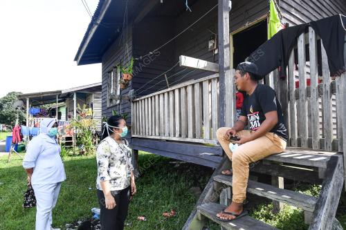 PENGALAMAN PETUGAS VAKSIN DI PEDALAMAN